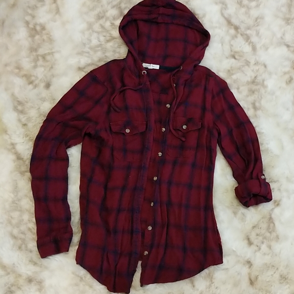 🥰SOFT🥰 Plaid Flannel w/ Hood! - Picture 2 of 8